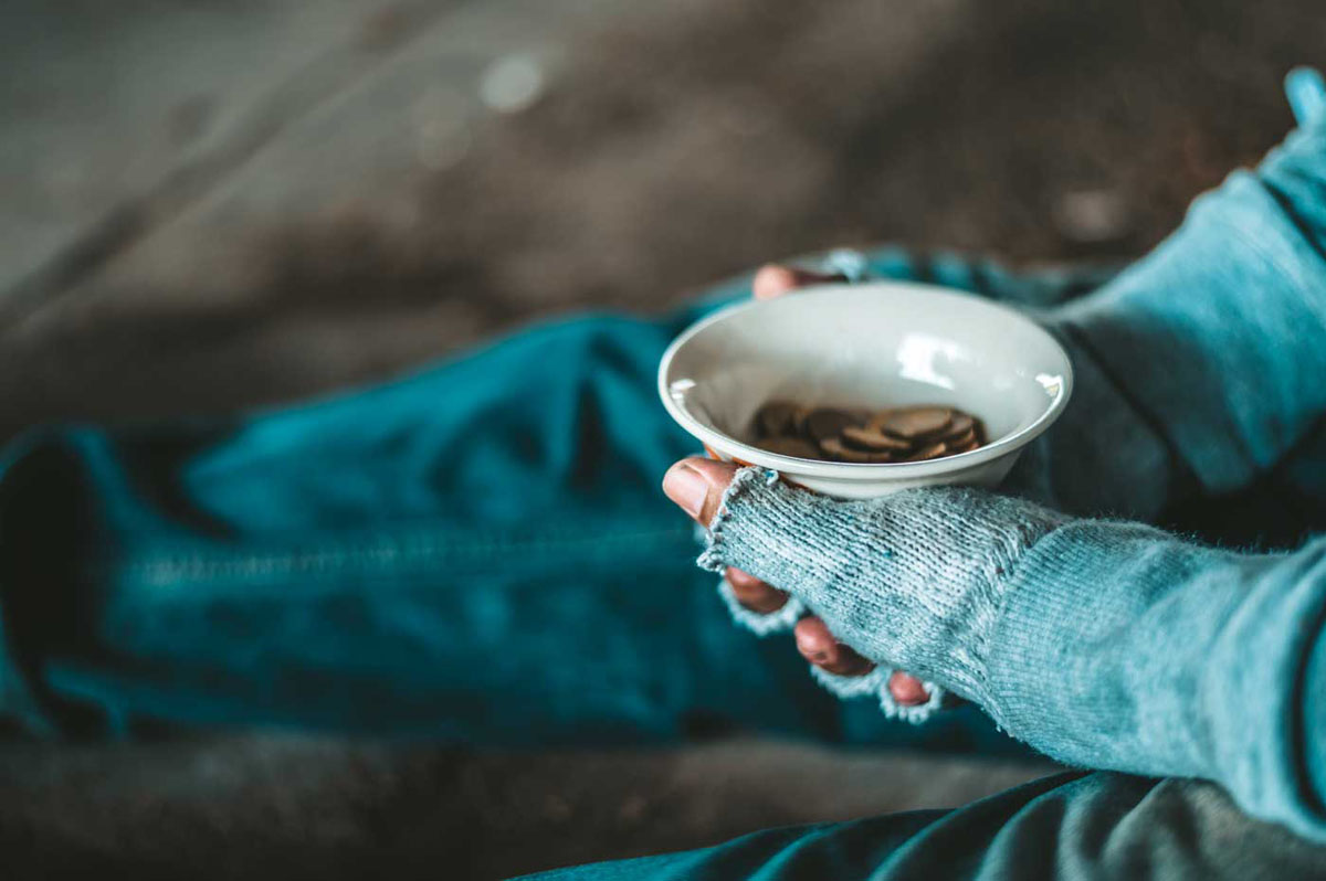 A Homeless Needs Your Help - nirmaankaro.org